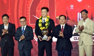 Hoàng Đức lần thứ 3 giành Quả bóng vàng Việt Nam